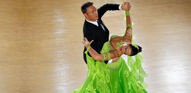 Pascal Bey et sa partenaire Mercedes en compétition de danses standards